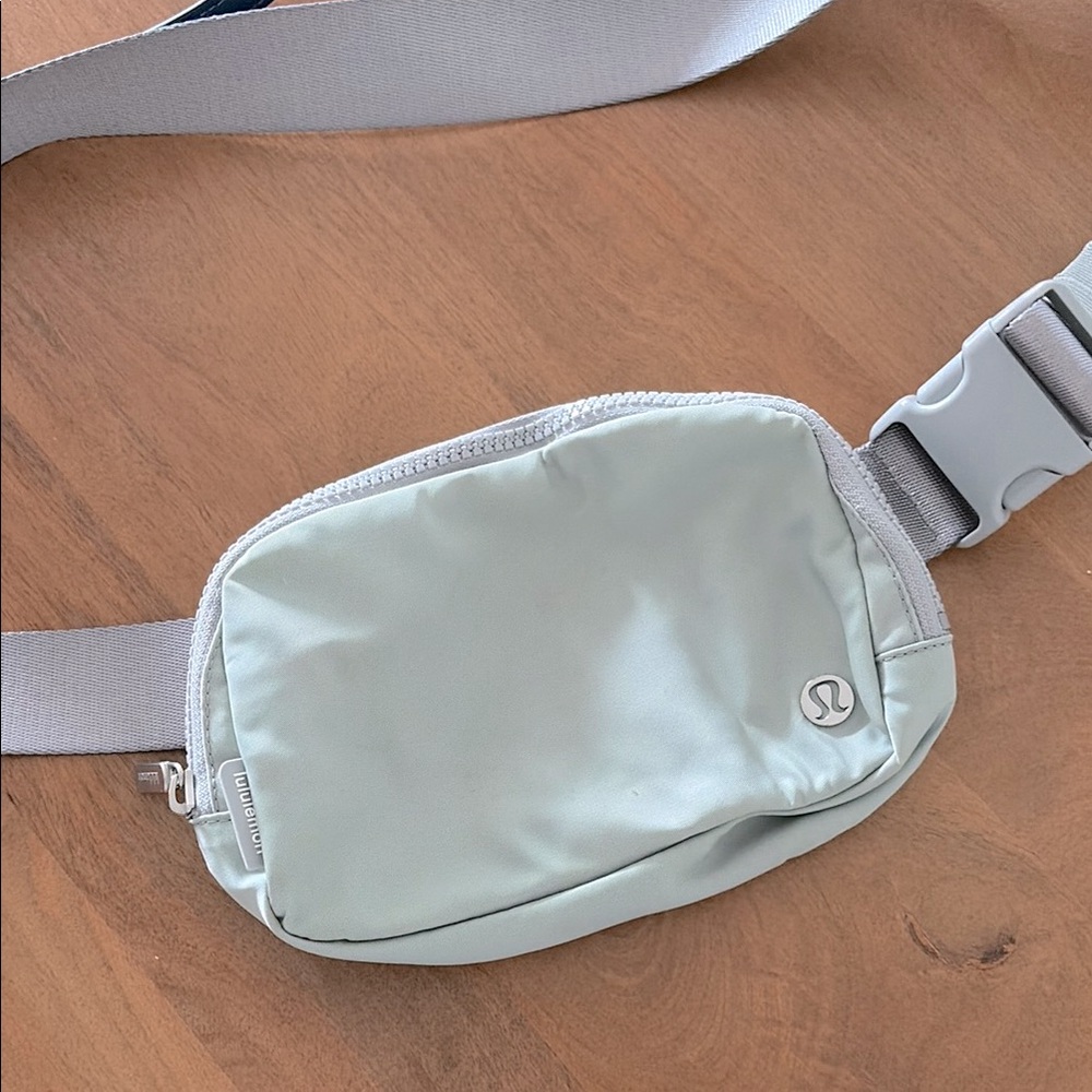 lululemon athletica ladies small belt bag
